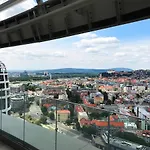 Apartment Skypark Spacious Free Parking Bratislava