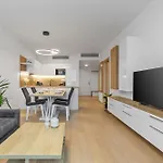 Skypark Spacious Free Parking Apartment