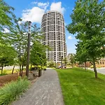 Skypark Spacious Free Parking Apartment