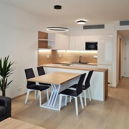 Skypark Spacious Free Parking דירה