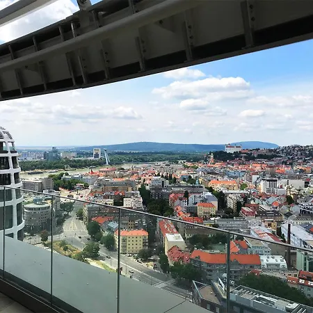 Apartment Skypark Spacious Free Parking Pressburg