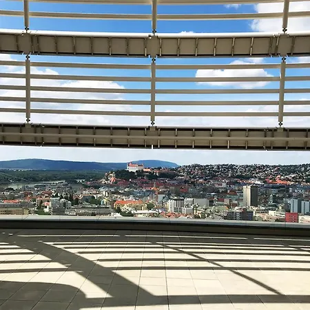 דירה Skypark Spacious Free Parking ברטיסלאבה