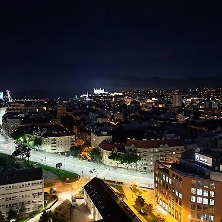 Skypark Spacious Free Parking * Братислава