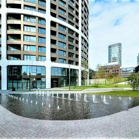 Skypark Spacious Free Parking Братислава