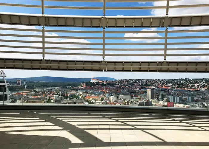 アパート Skypark Spacious Free Parking ブラチスラヴァ